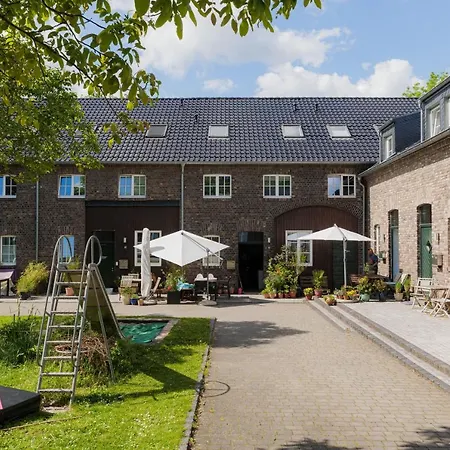 Spacious And Kids-friendly Modernized Farmhouse Near City Of بيت للعطل
