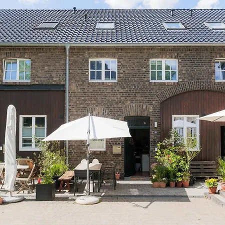 Spacious And Kids-friendly Modernized Farmhouse Near City Of Colonia
