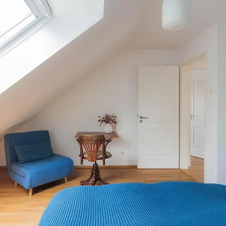 Spacious And Kids-friendly Modernized Farmhouse Near City Of