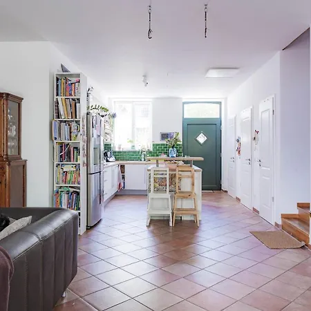 Spacious And Kids-friendly Modernized Farmhouse Near City Of *