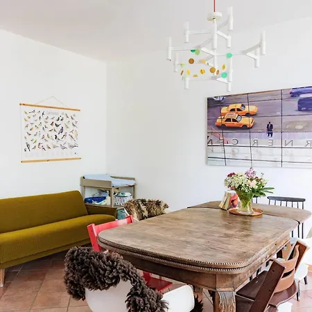 Casa vacanze Spacious And Kids-friendly Modernized Farmhouse Near City Of